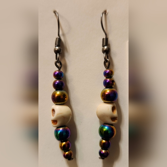 Handmade dangle skull earrings - Picture 3 of 8